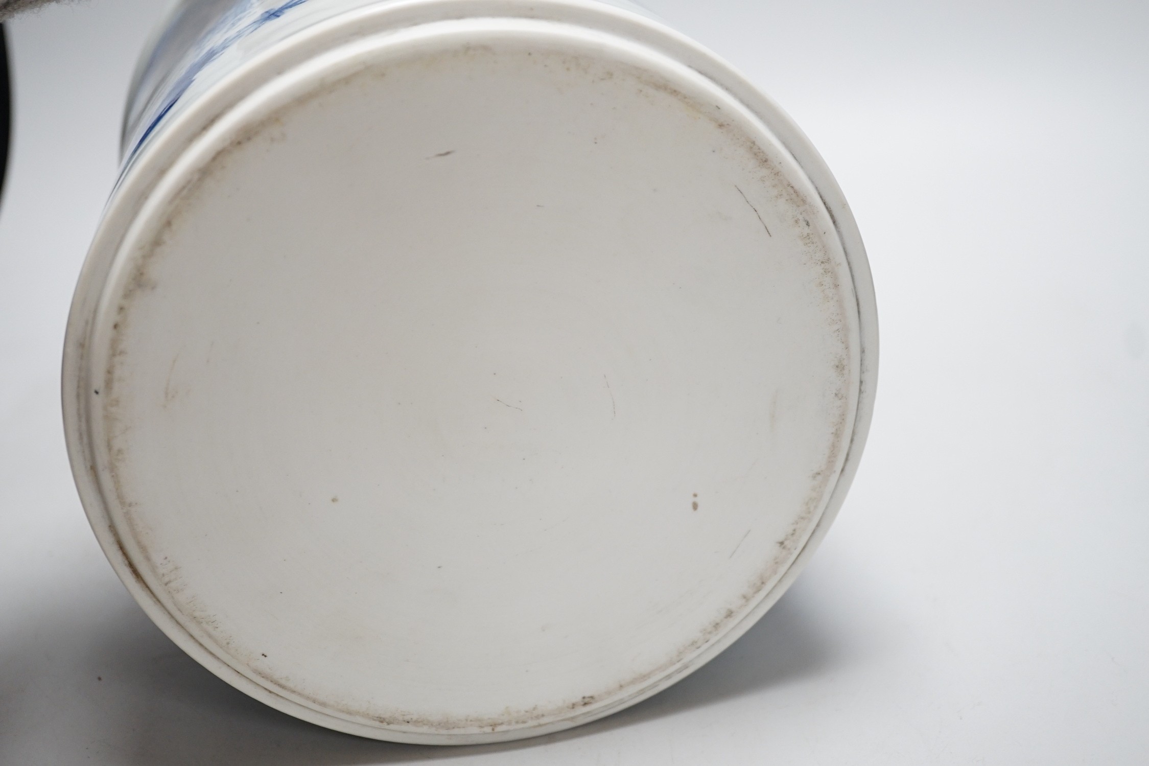 A large Chinese blue and white brushpot, 20.5 cms high